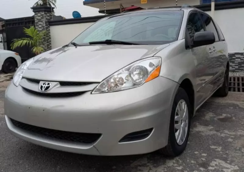 TOYOTA Sienna   - 2007