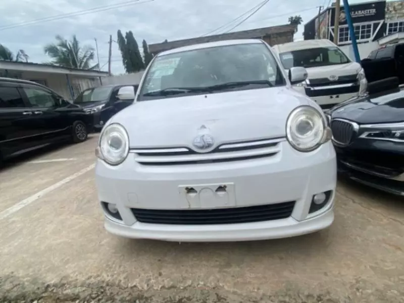 TOYOTA Sienta   - 2014