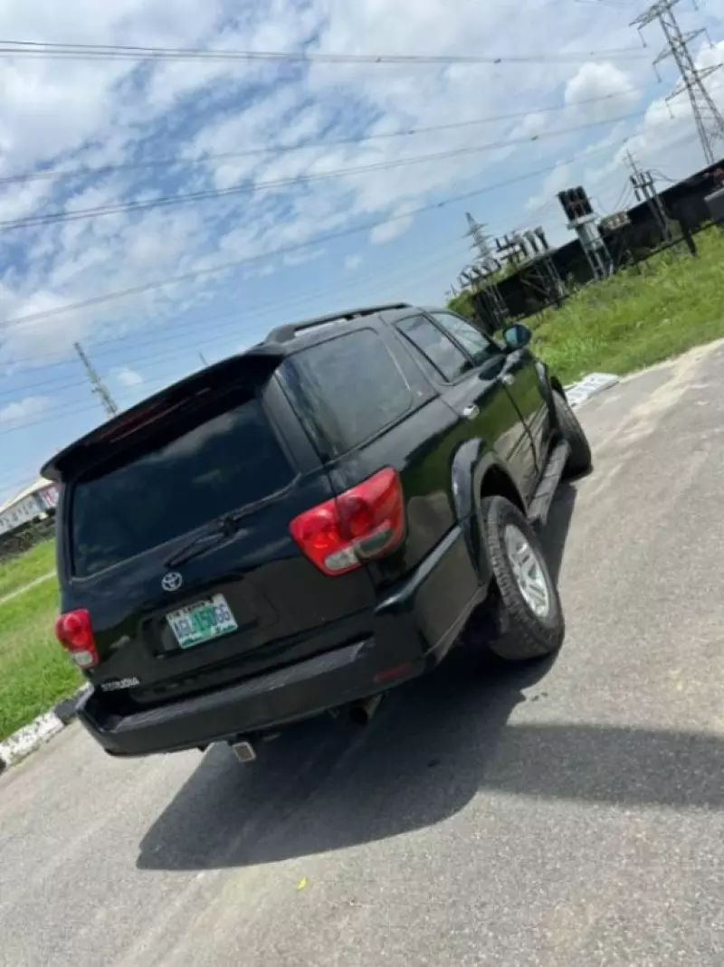 TOYOTA Sequoia   - 2005