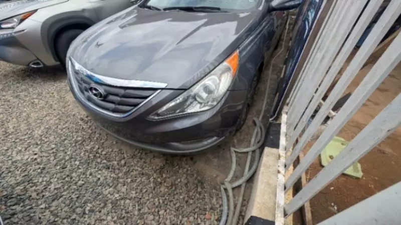 Hyundai Sonata   - 2012