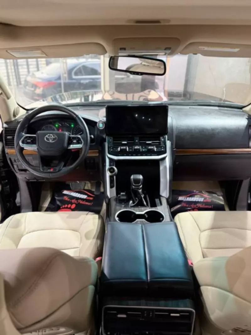 TOYOTA  Land Cruiser VXR V8   - 2011