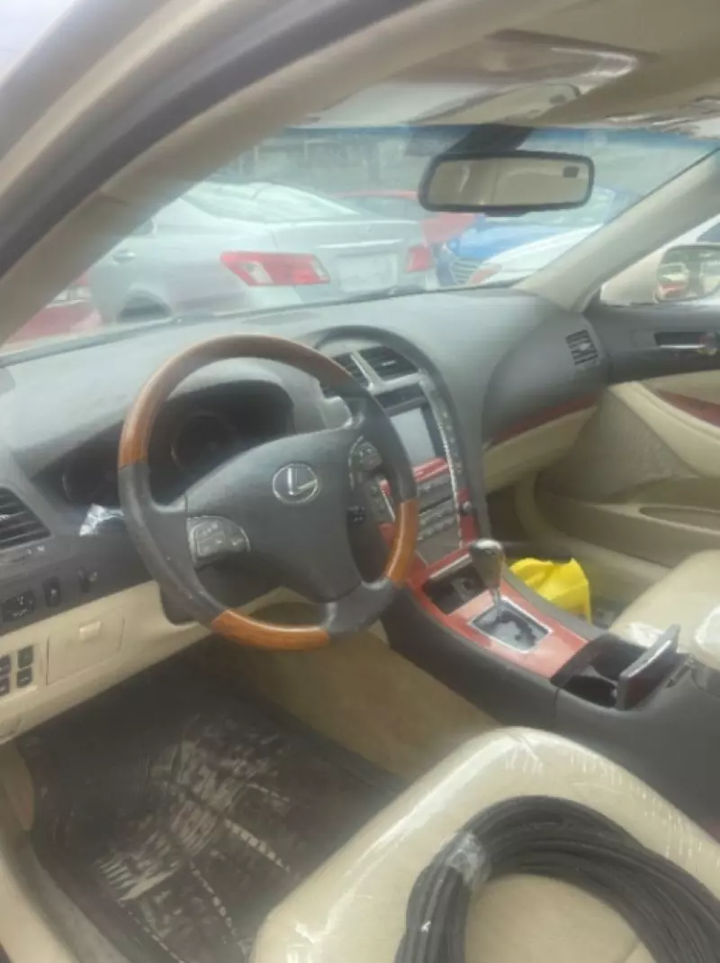 Lexus ES   - 2010