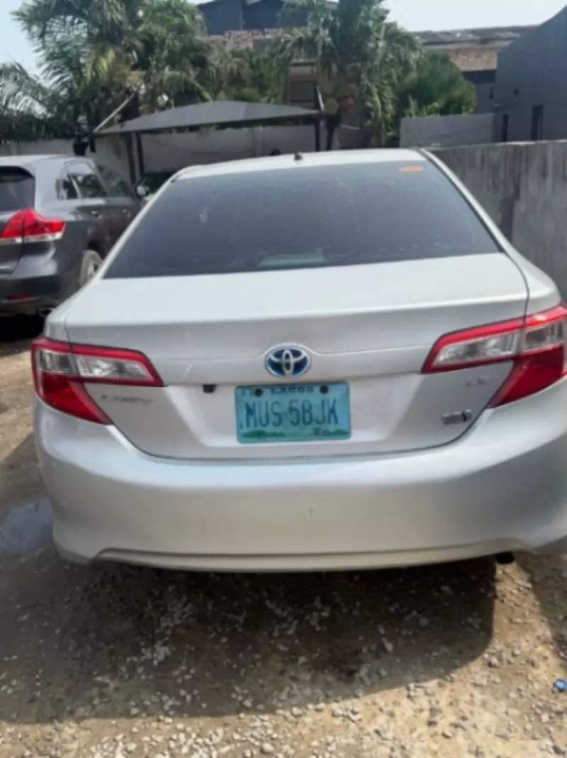 Toyota Camry   - 2012