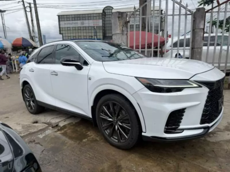 Lexus RX   - 2023