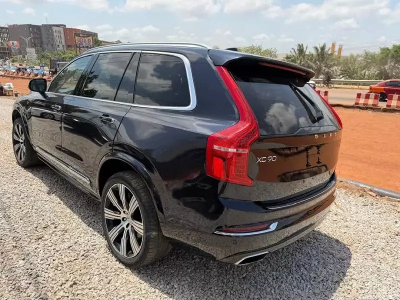 Volvo XC90   - 2021