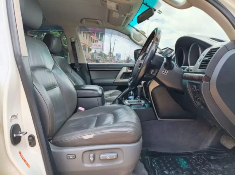 Toyota Landcruiser  V8   - 2011
