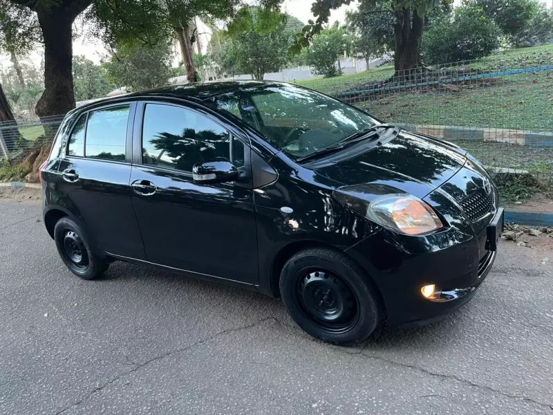 TOYOTA Yaris - 2010