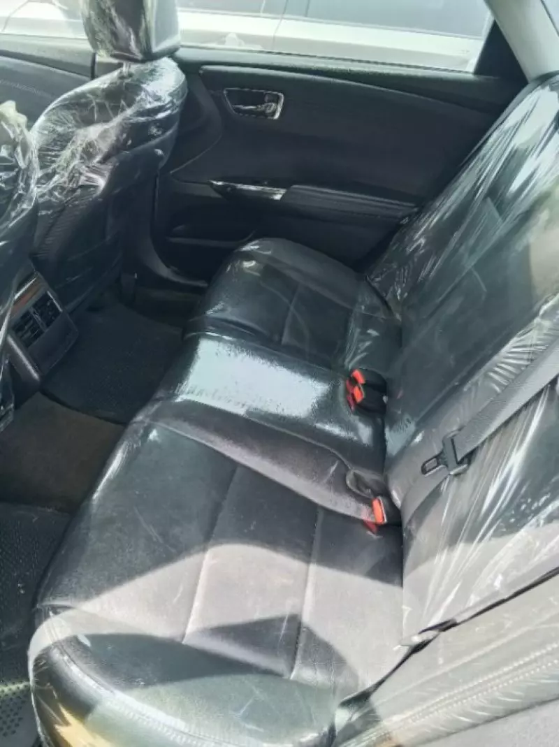 Toyota Avalon   - 2013