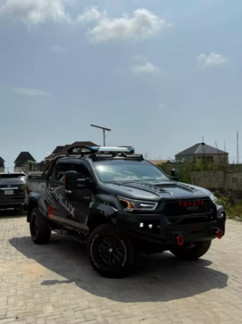 Toyota Hilux   - 2018
