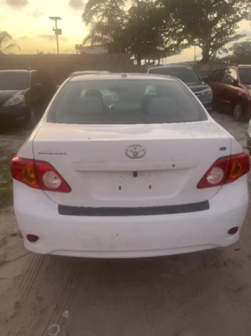 TOYOTA Corolla   - 2010