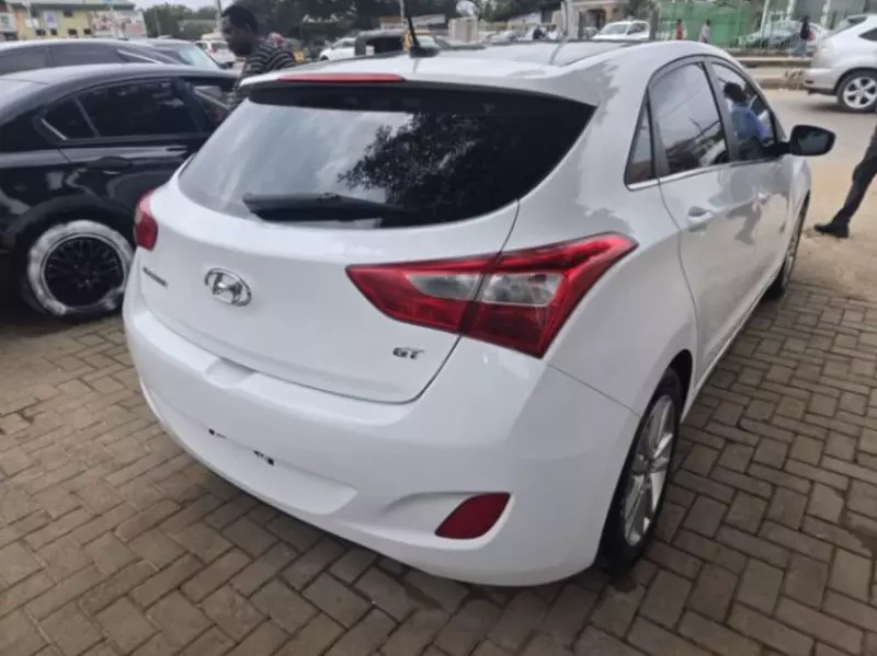 Hyundai Elantra   - 2016