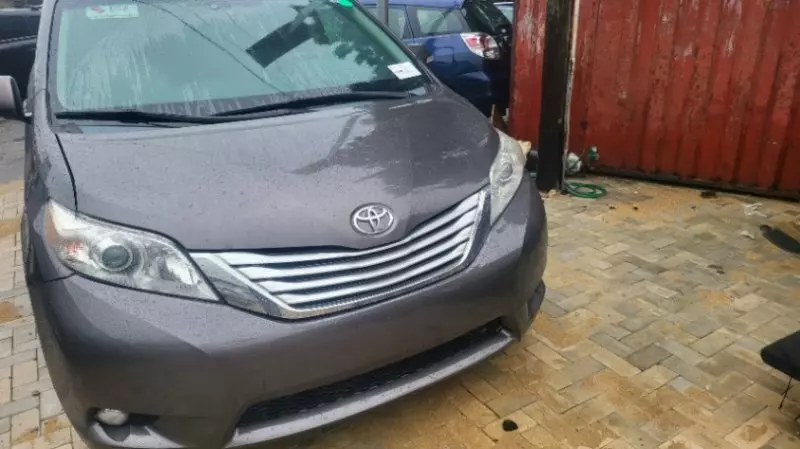 TOYOTA Sienna   - 2013