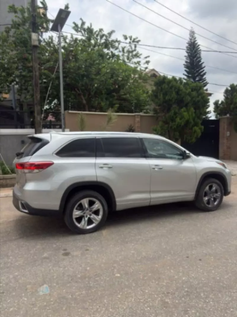 Toyota Highlander   - 2019
