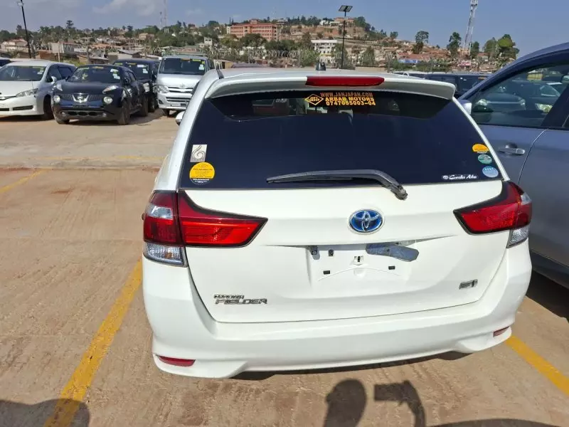 TOYOTA Fielder hybrid    - 2016