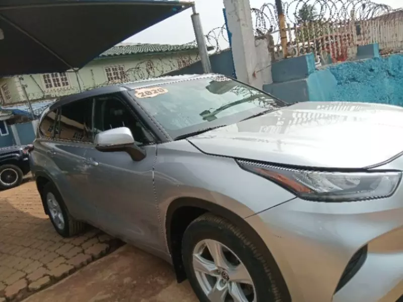 Toyota Highlander   - 2020
