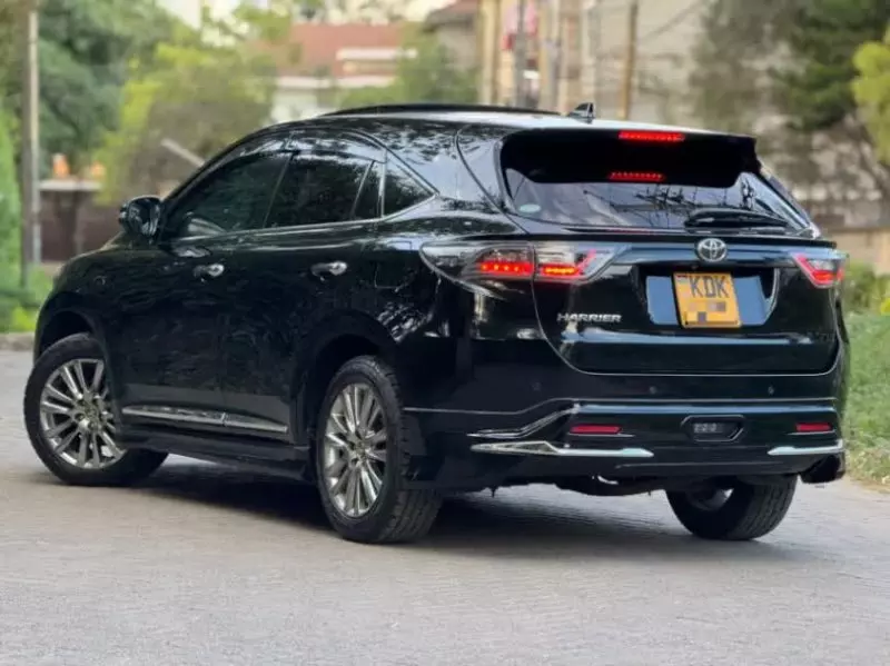 Toyota Harrier   - 2016