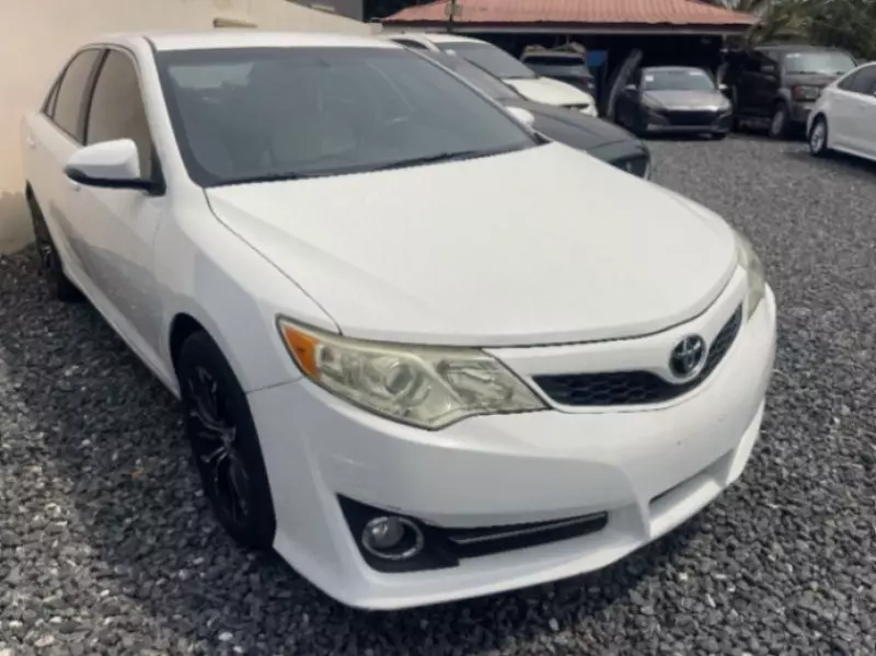 Toyota Camry   - 2014