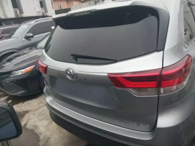 Toyota Highlander   - 2016