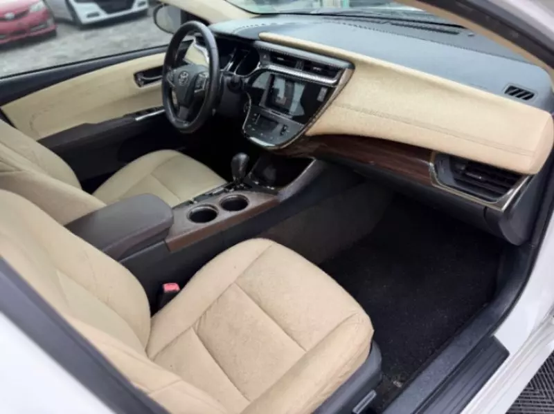 Toyota Avalon   - 2013