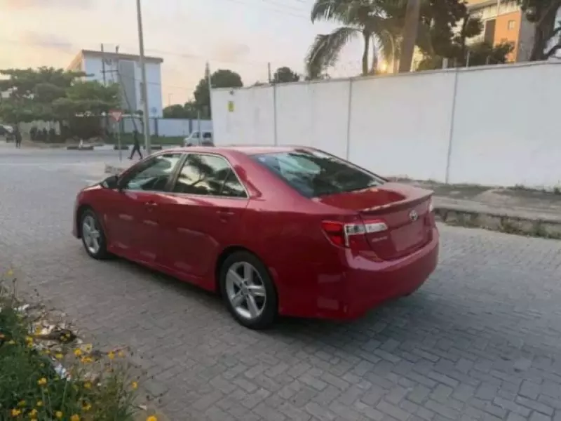 Toyota Camry   - 2014