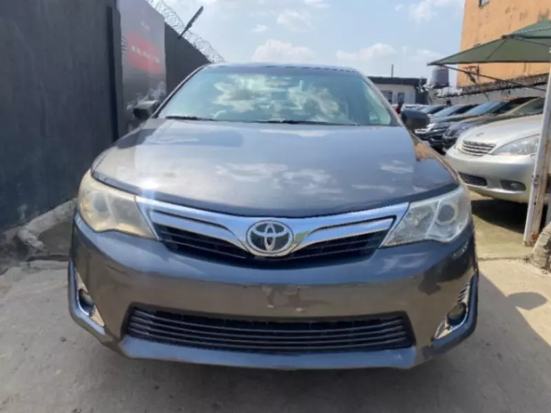 Toyota Camry   - 2012