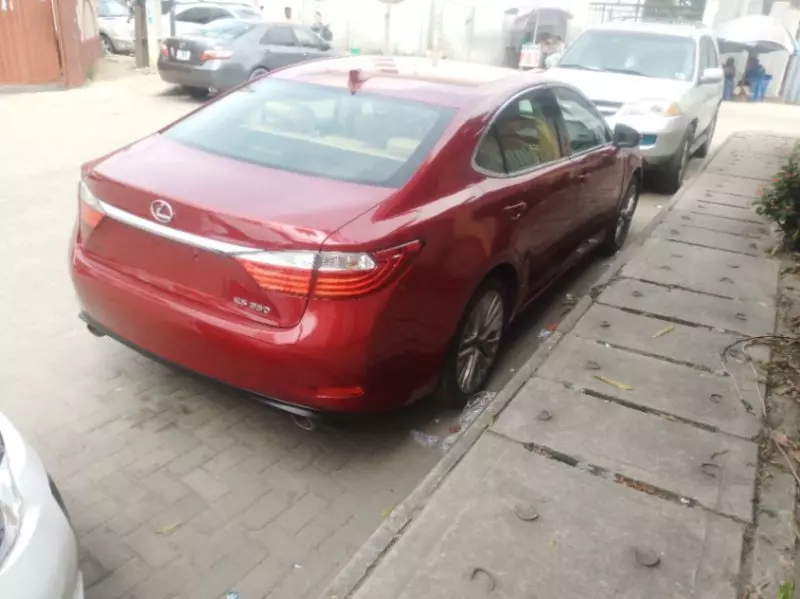 Lexus ES   - 2015
