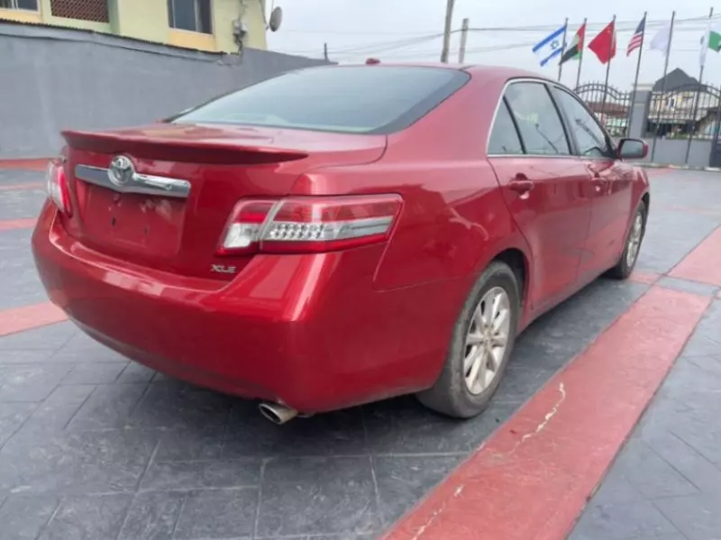 Toyota Camry   - 2011