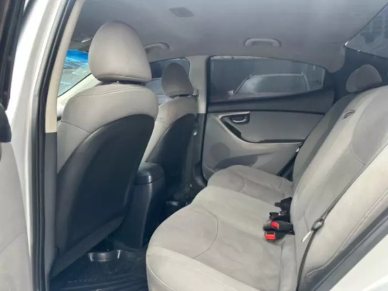 Hyundai Elantra   - 2012