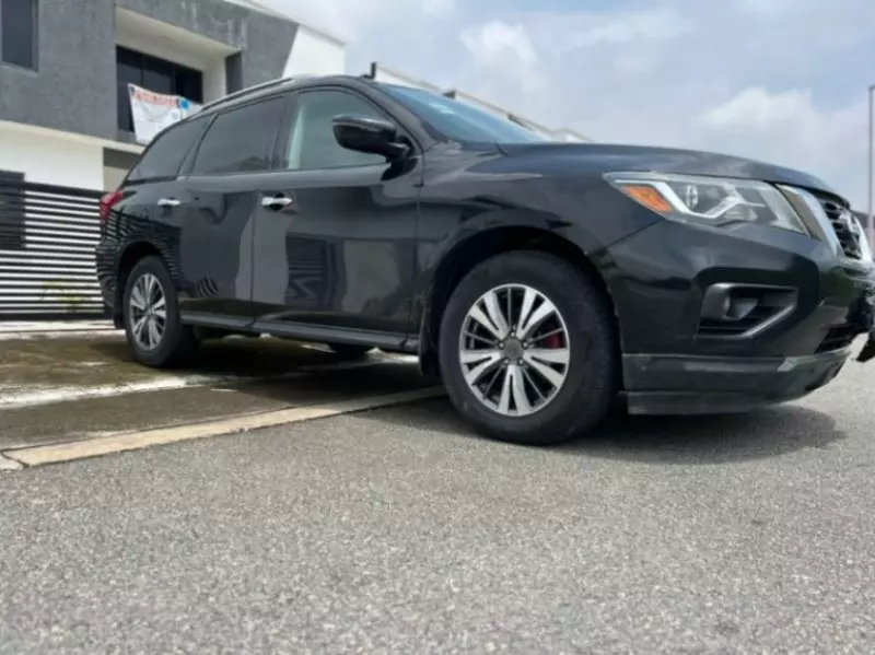 Nissan Pathfinder - 2017