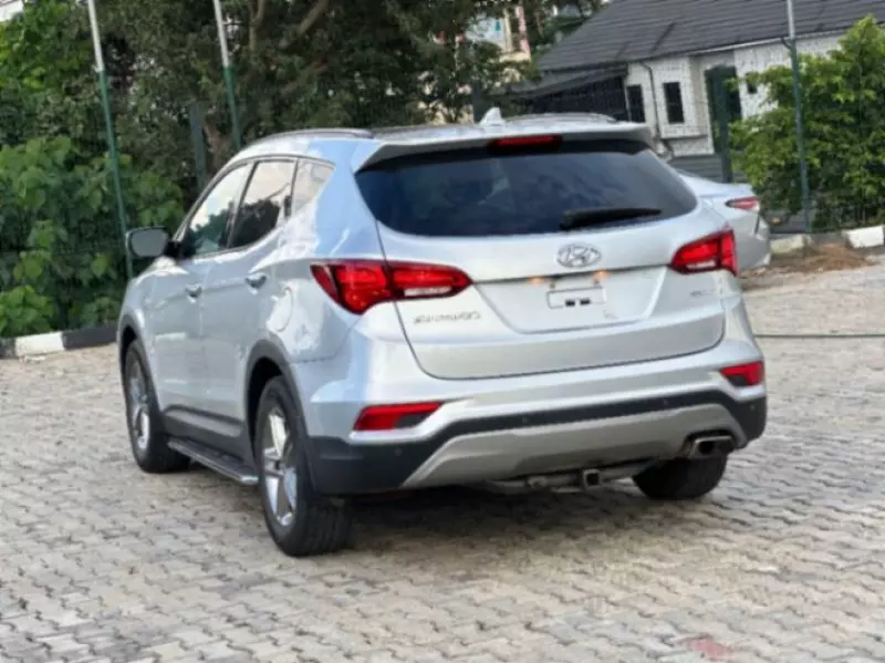 Hyundai Santa FE   - 2017