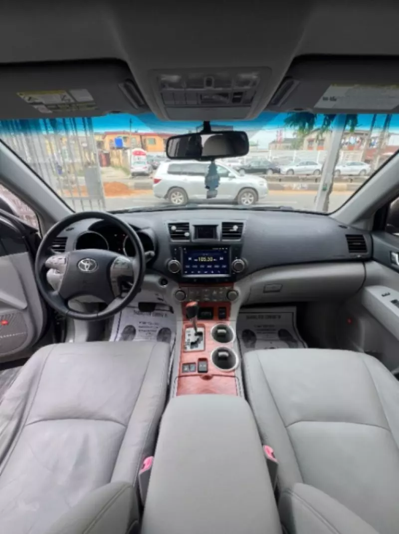 TOYOTA Highlander   - 2010