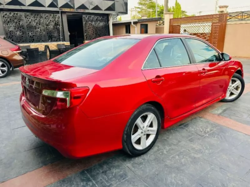 Toyota Camry   - 2013