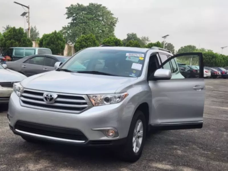 Toyota Highlander   - 2013