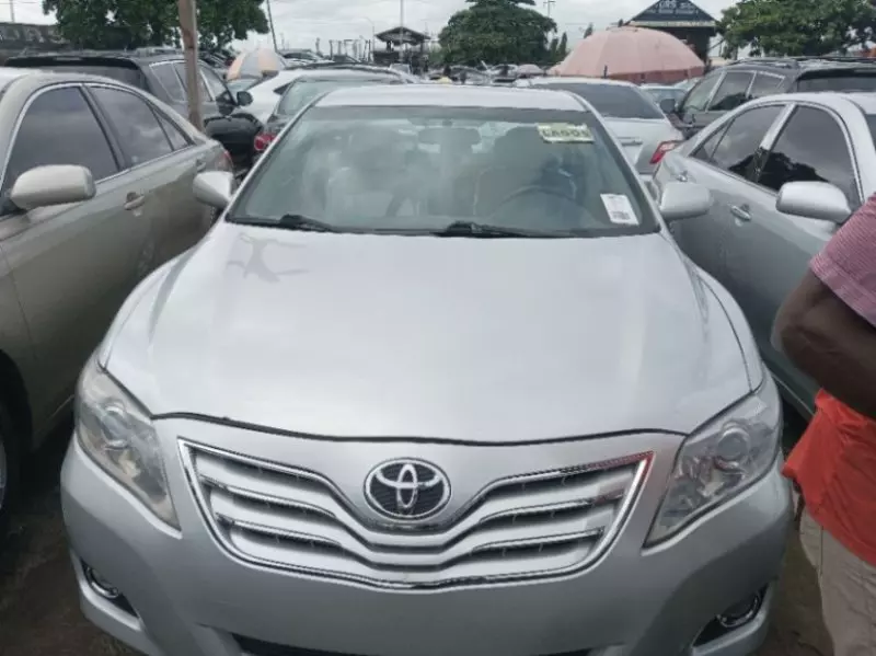 Toyota Camry   - 2010