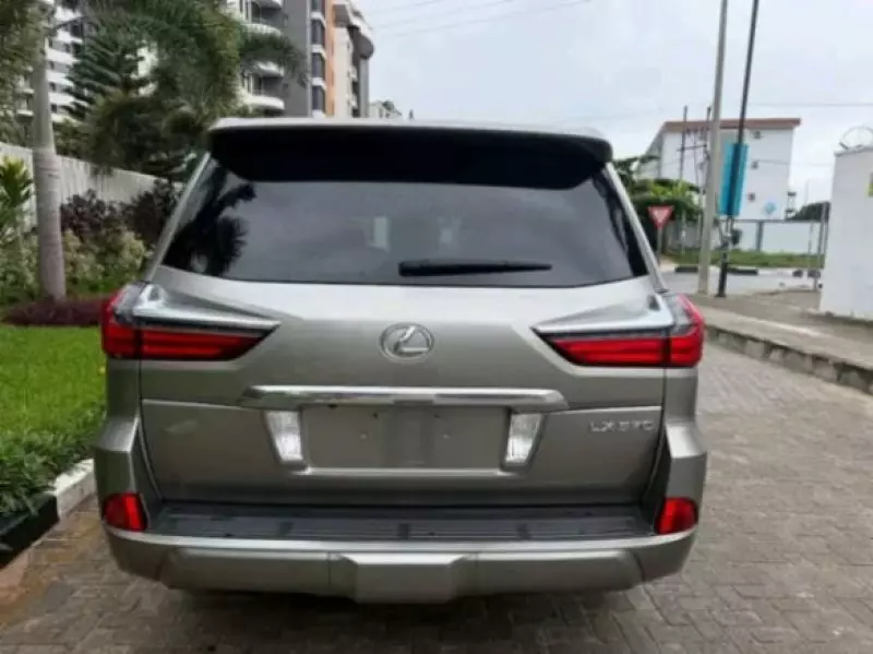 Lexus LX 570   - 2017