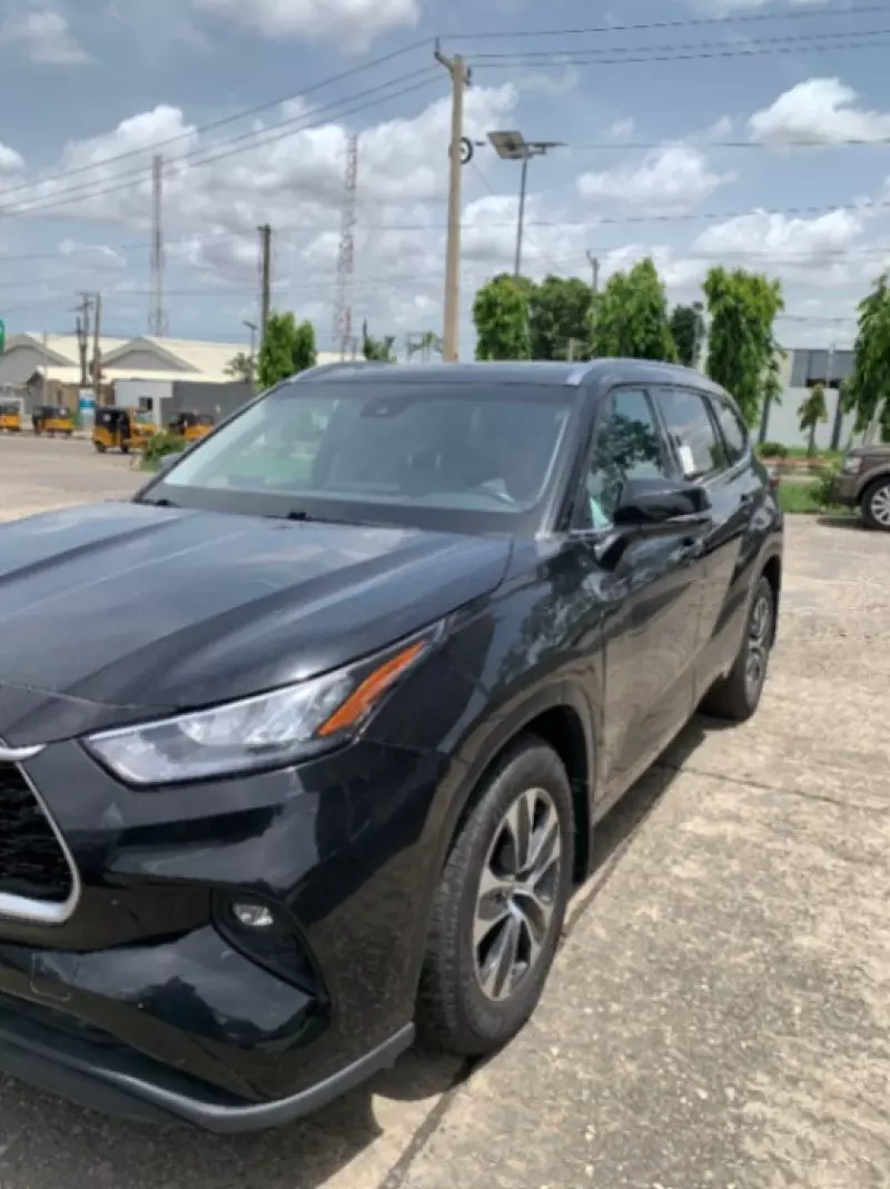 Toyota Highlander   - 2020