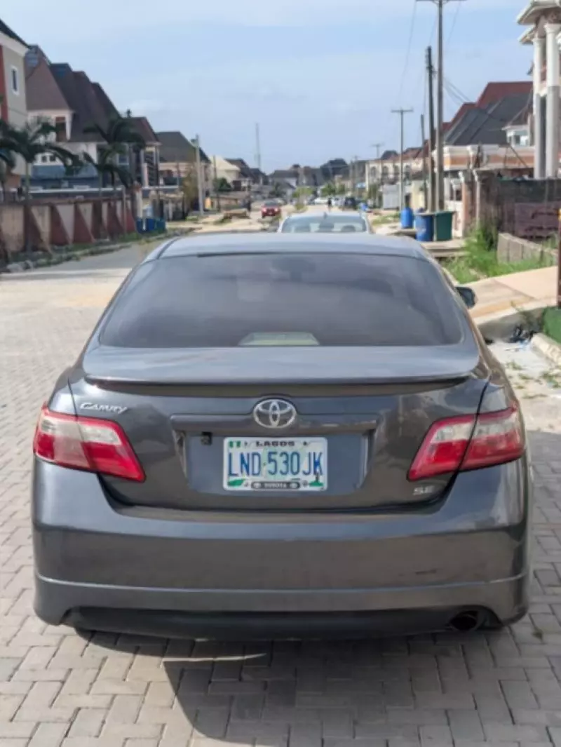 Toyota Camry - 2009