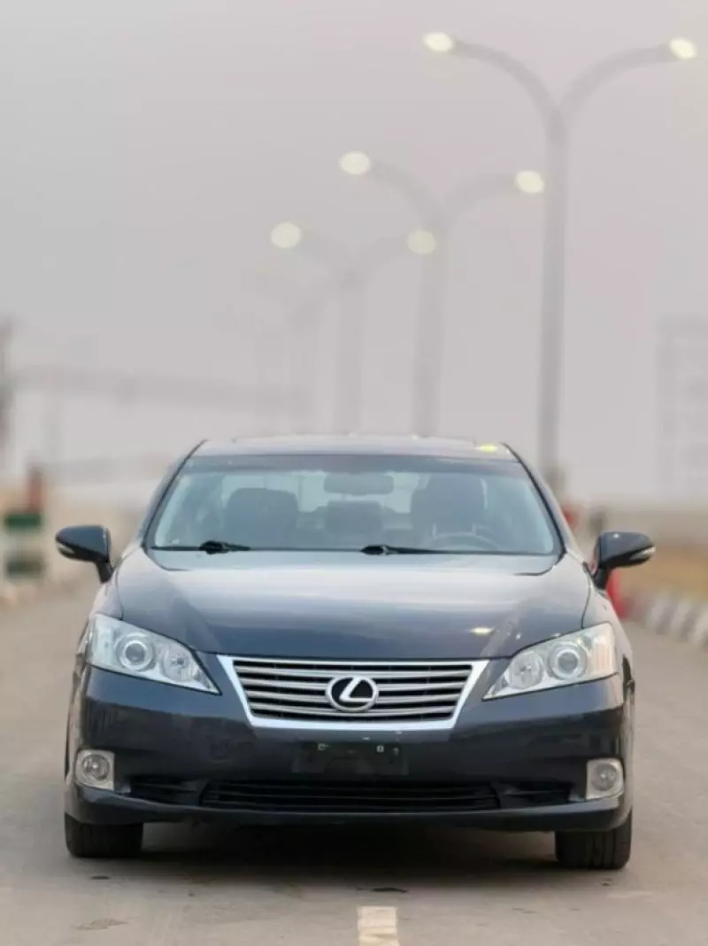 Lexus ES   - 2010