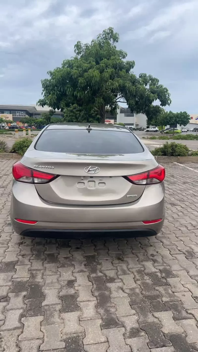 Hyundai Elantra   - 2015