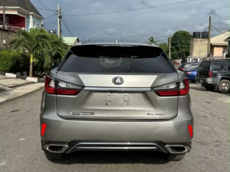 Lexus RX   - 2019