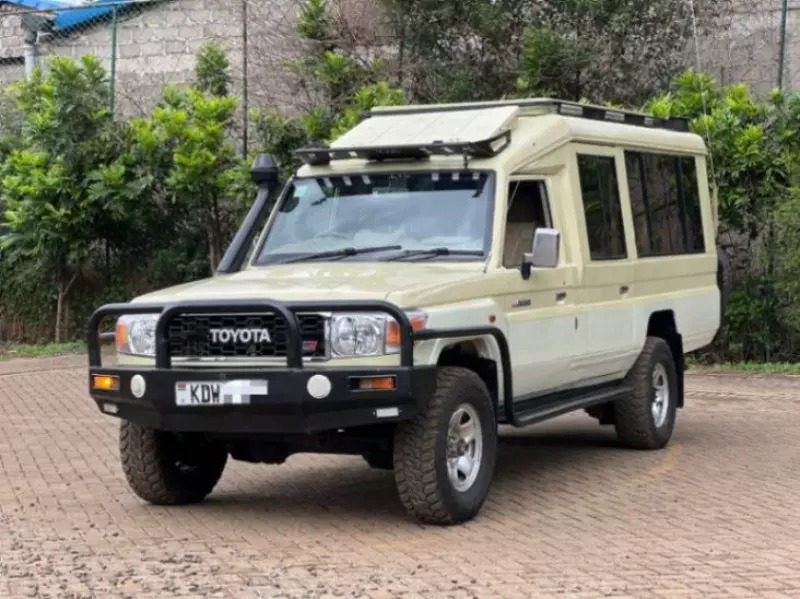 Toyota Land Cruiser   - 2017
