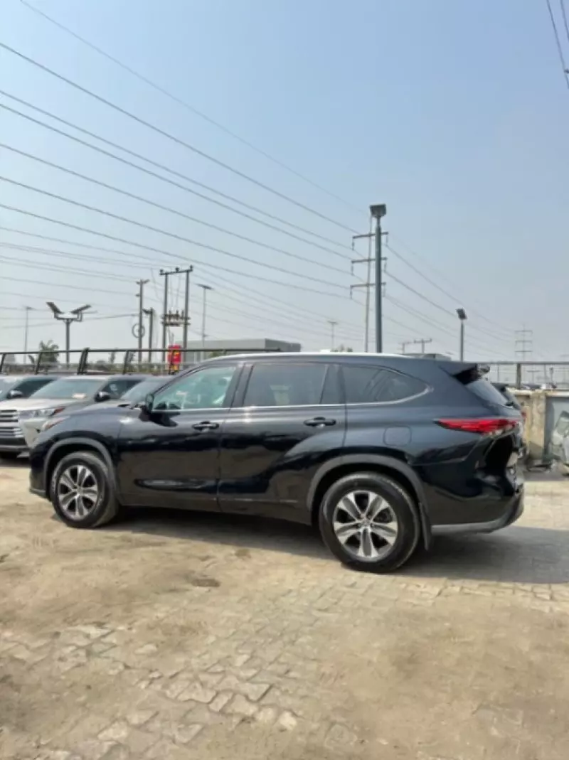 Toyota Highlander   - 2022