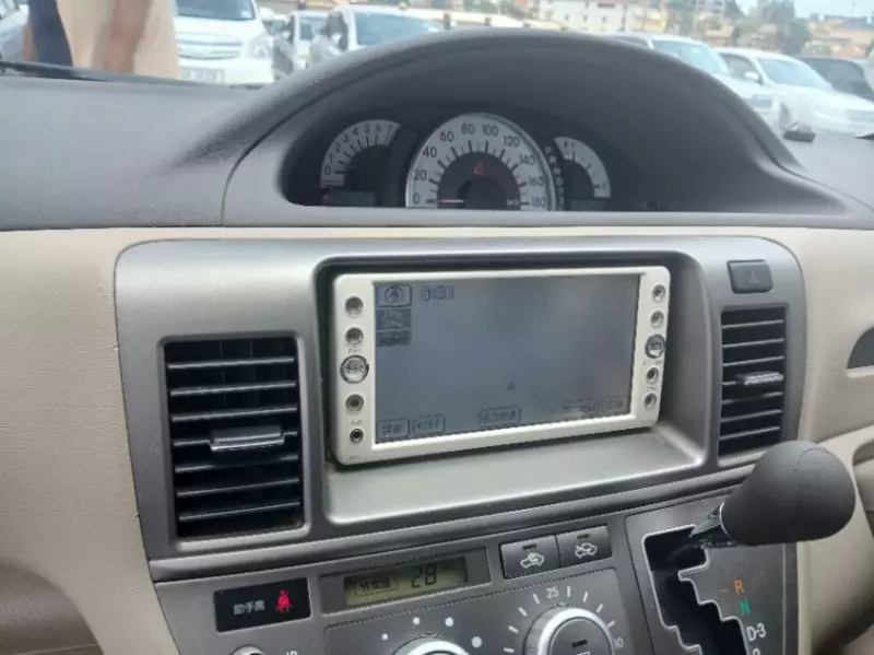 Toyota Raum    - 2010