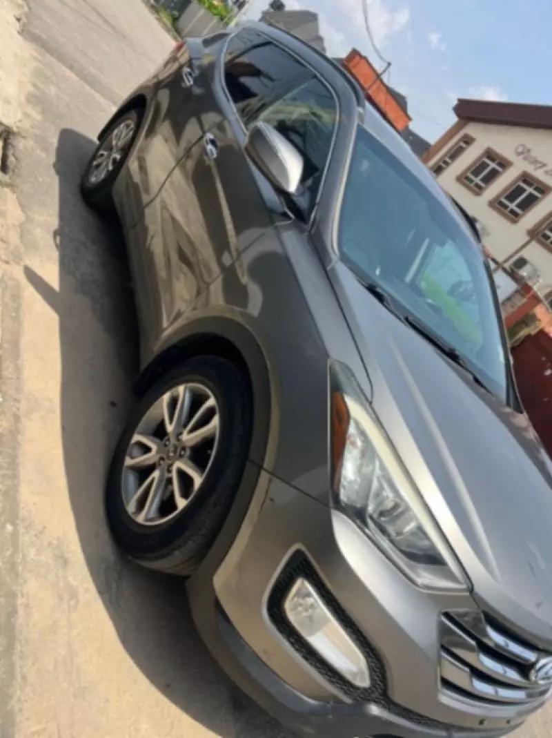 Hyundai Santa Fe   - 2014
