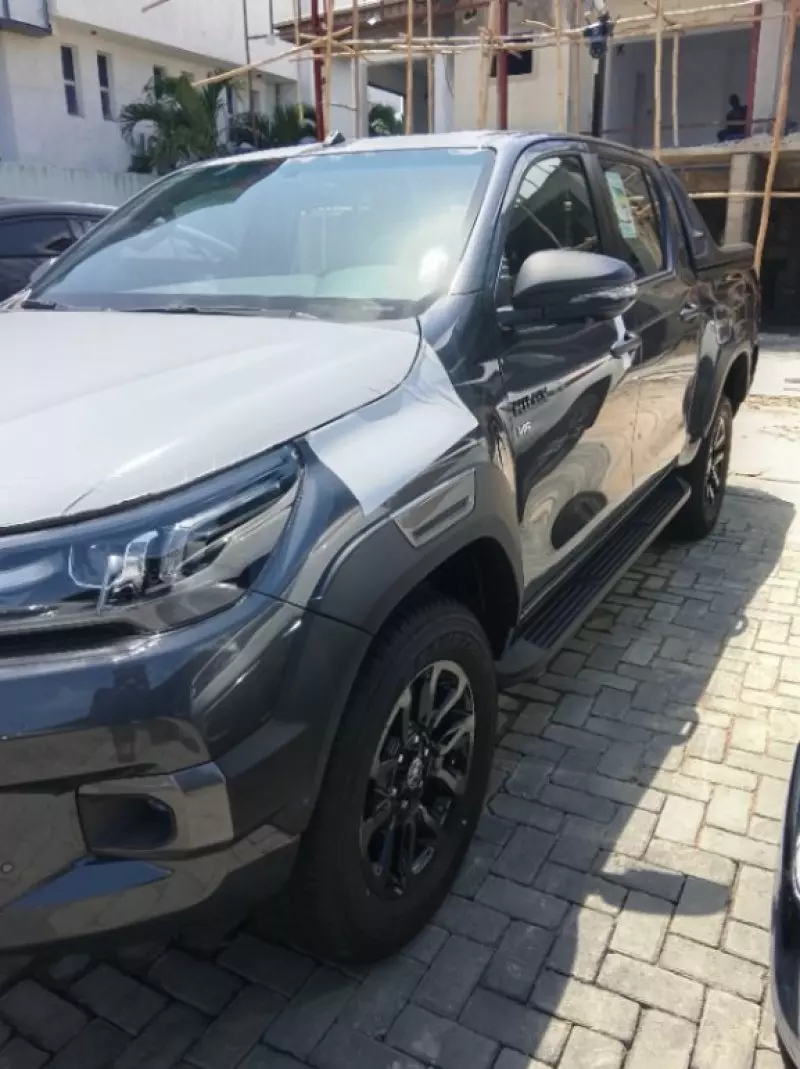 Toyota Hilux   - 2025