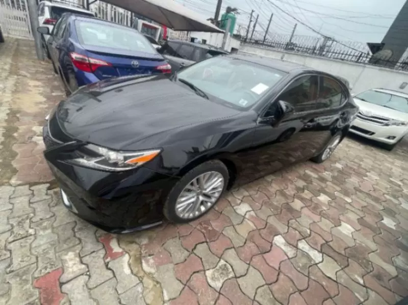 Lexus ES   - 2014