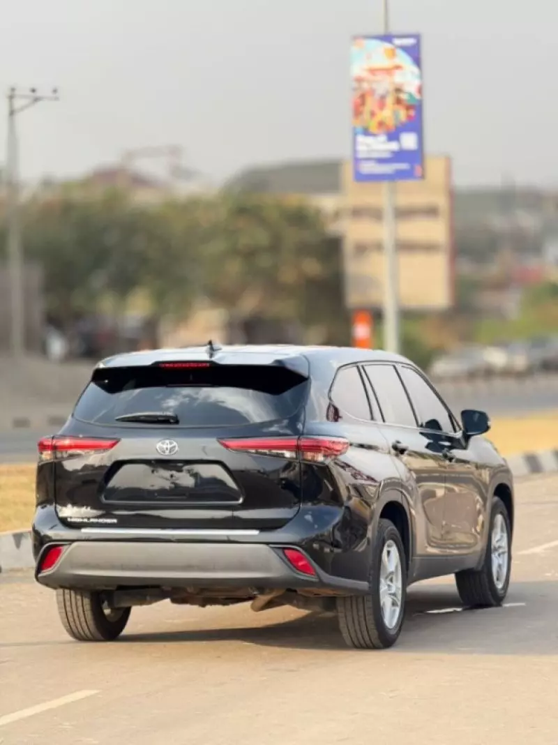 Toyota Highlander   - 2021
