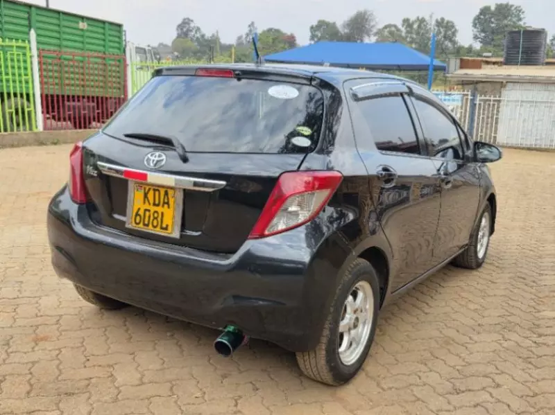 Toyota Vitz   - 2013