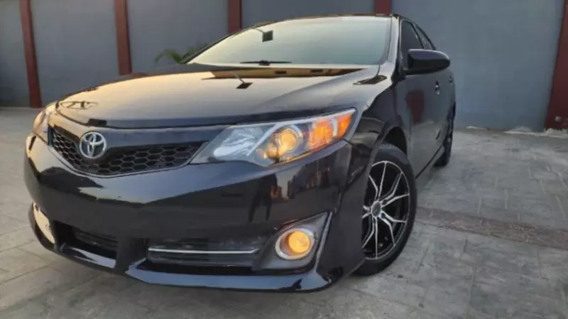 Toyota Camry   - 2012