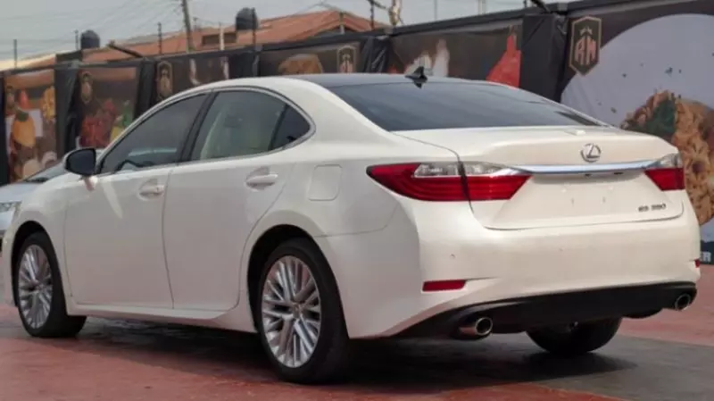 Lexus ES   - 2013